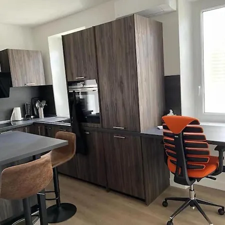 Superbe Appartement, Cannes, Refais A Neuf Apartment *